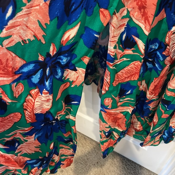 Beautiful Entro dress - Picture 3 of 4